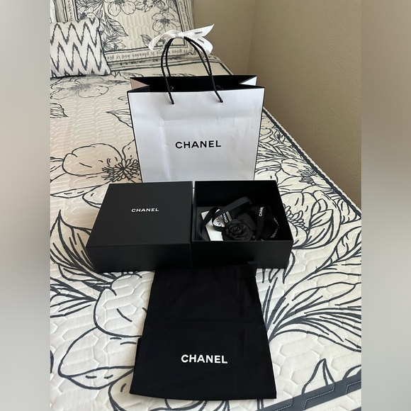 Chanel gift set - Picture 1 of 7